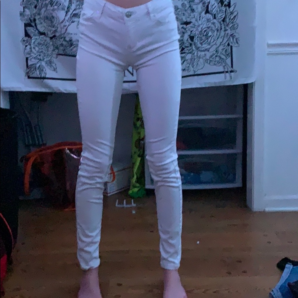 white skinny jeans.